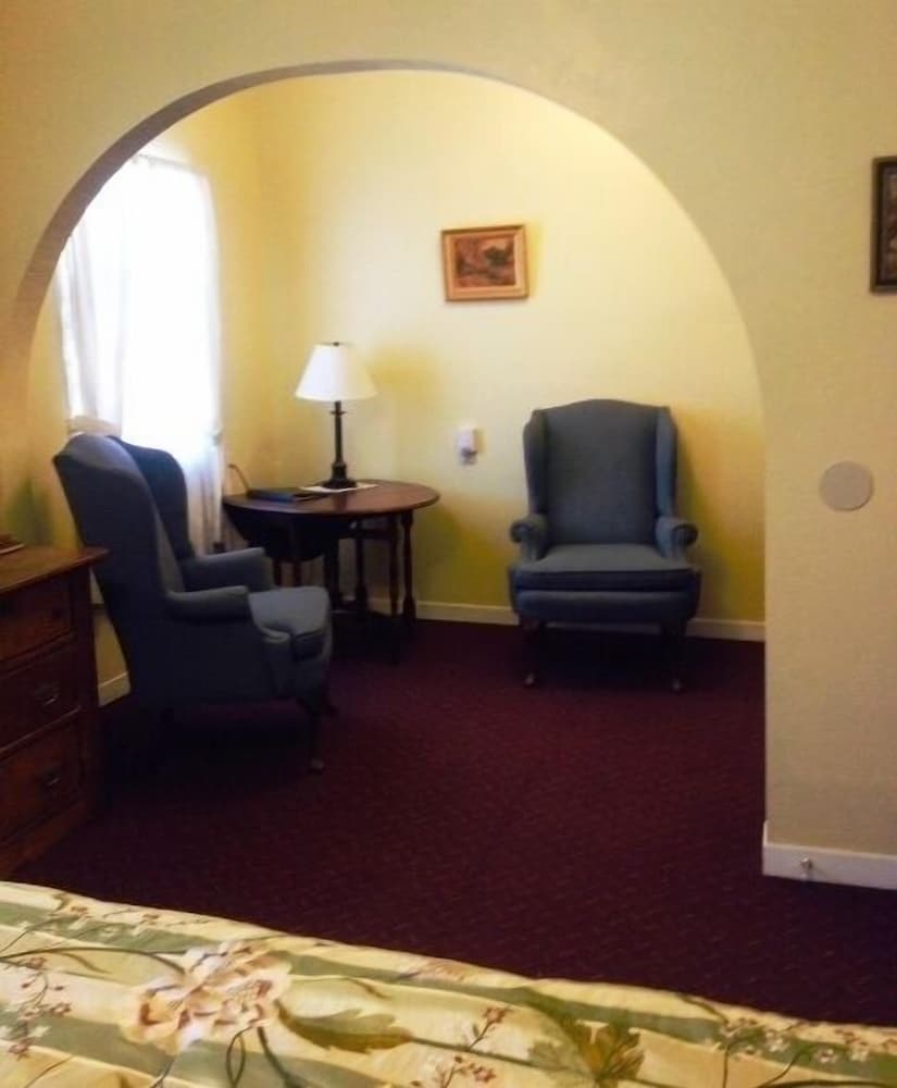 Historic Cary House Hotel - photo 22