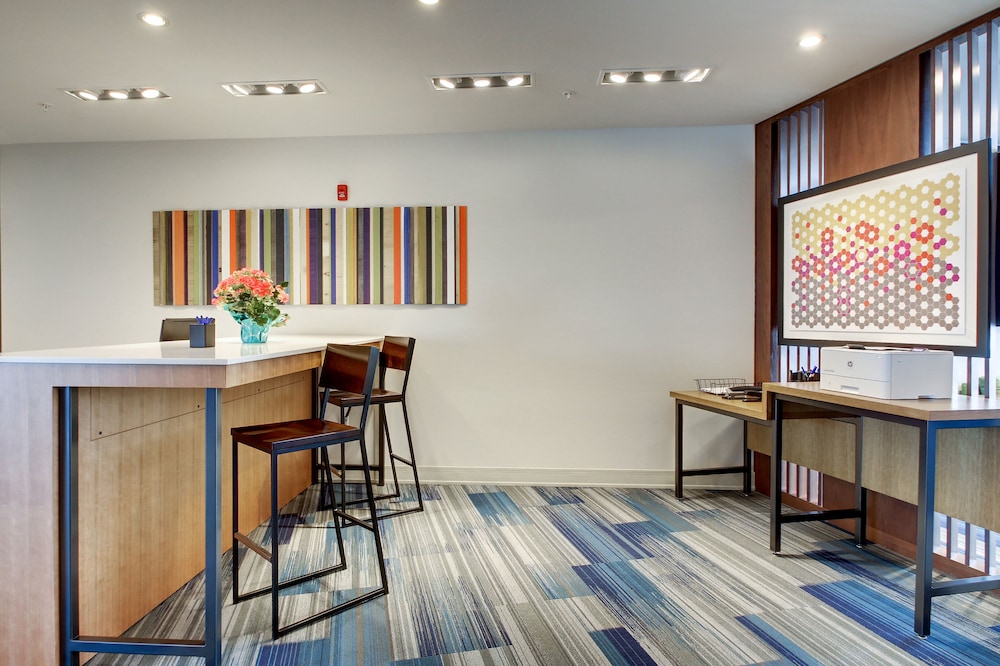Holiday Inn Express & Suites Galesburg by IHG - photo 37
