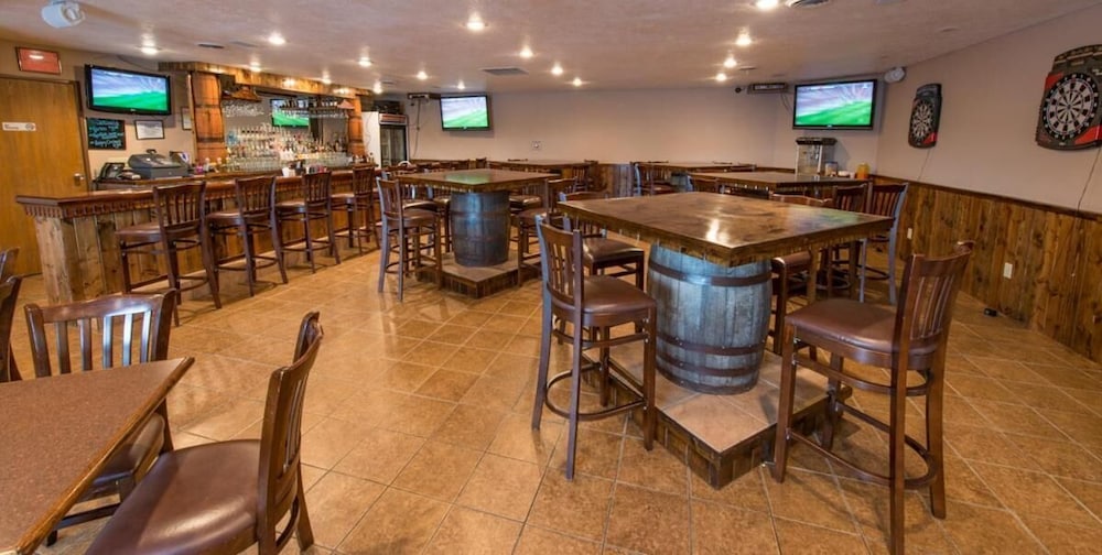 Boarders Inn & Suites by Cobblestone Hotels Munising - photo 35