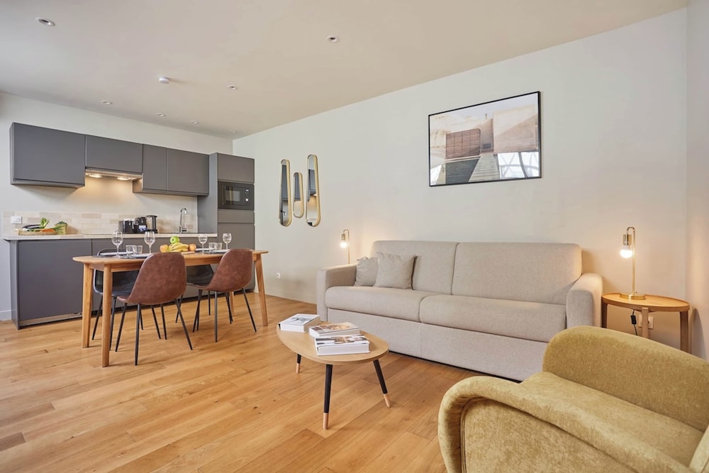 Modern Apartement Center of Paris — 4-Star Luxury Hotel in Paris, France