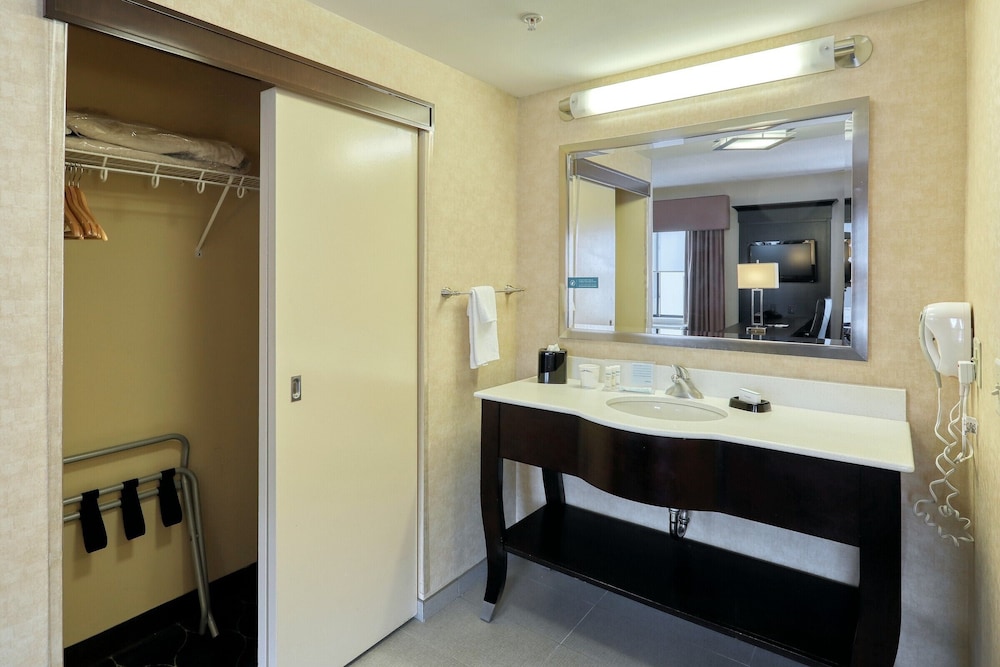 Hampton Inn & Suites Parsippany North - photo 14