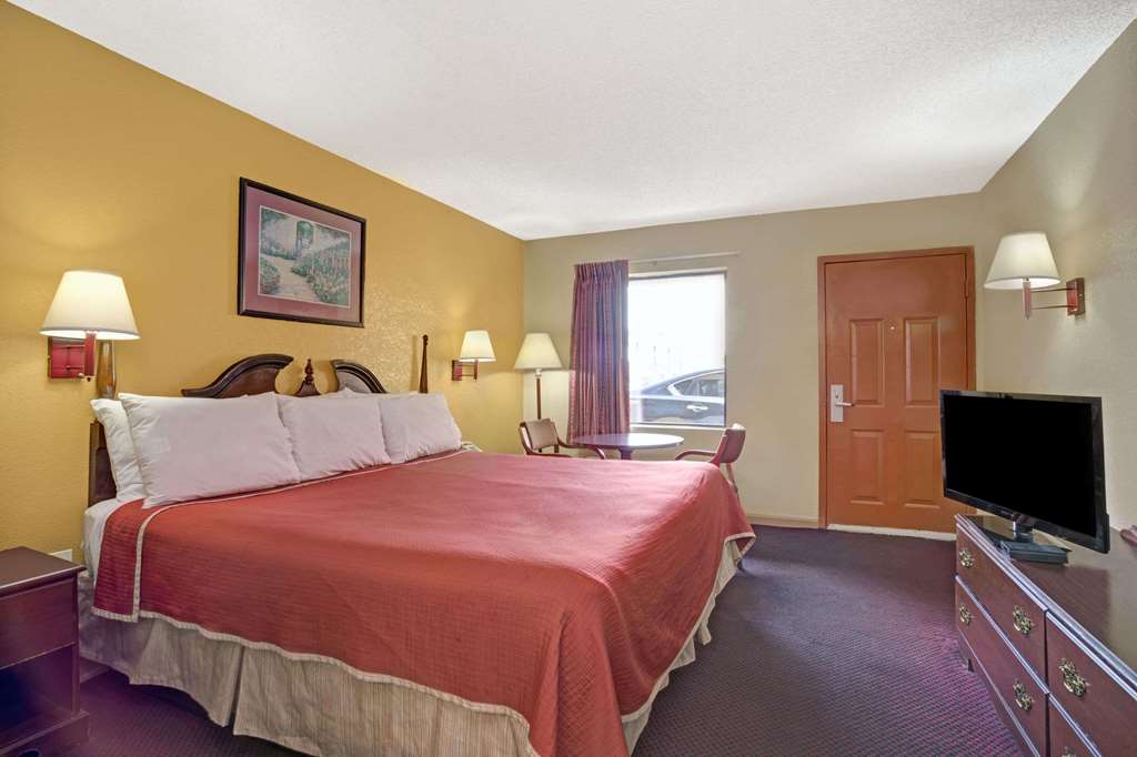 Travelodge by Wyndham Forest Park Atlanta South - photo 8