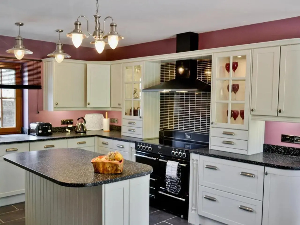 The Stable Om4 — 5-Star Luxury Hotel in Llanarth, United Kingdom