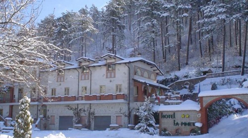 Hotel Ristorante La Pineta — Scheggia