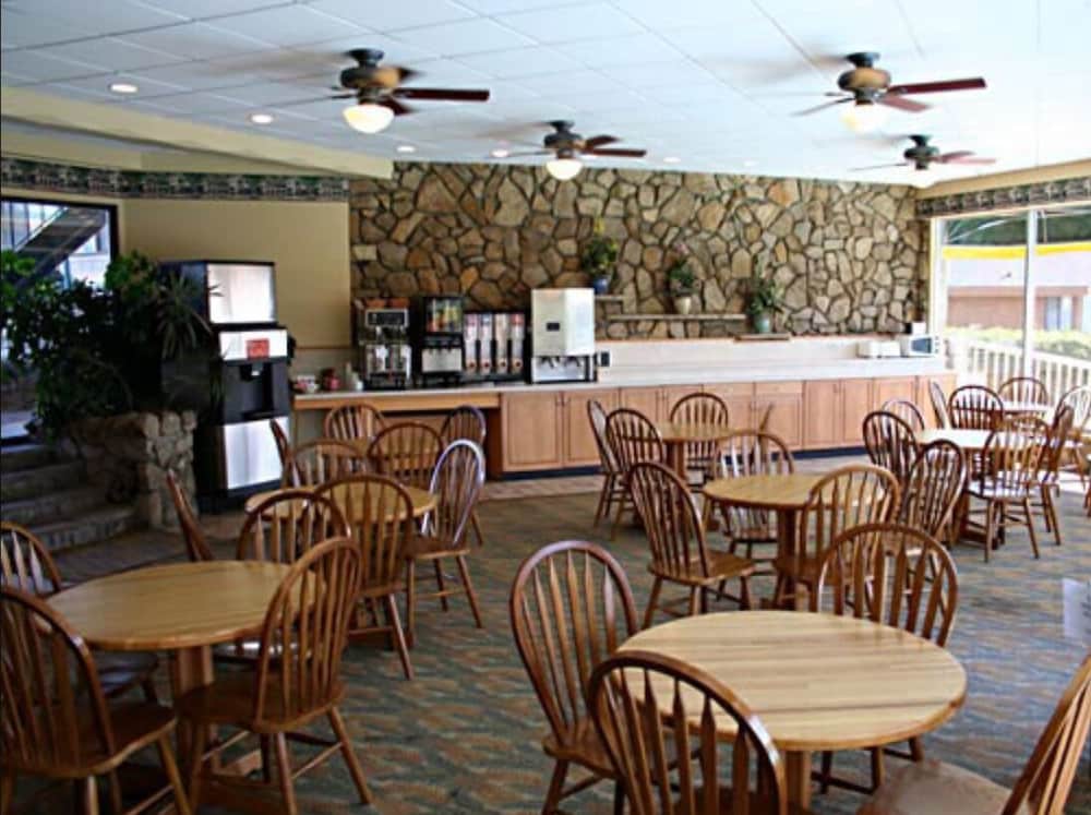 Weathervane Terrace Inn and Suites - photo 25