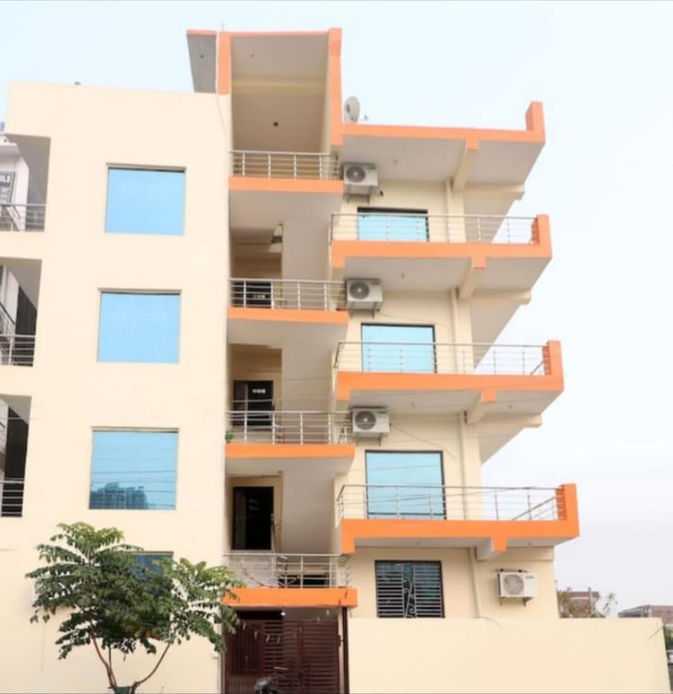 Goroomgo Noida Royal Residency - last minute hotel in Noida