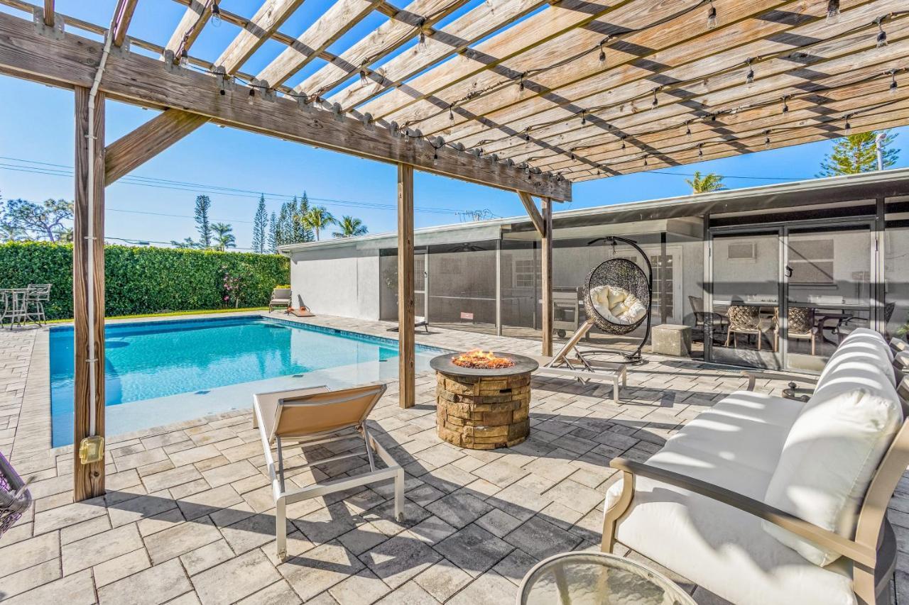 Follow the Palms in Naples, United States