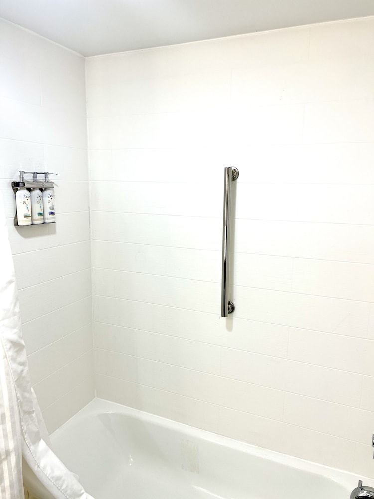Holiday Inn Express Madison by IHG - photo 19