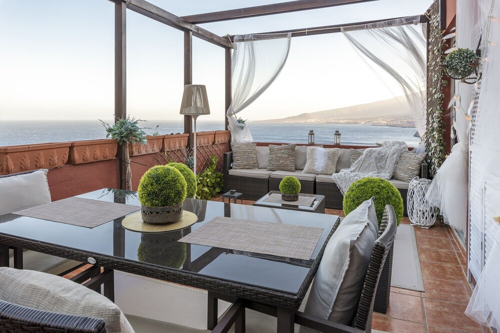 HomeLike Panoramic Sea Views Loft Wifi in Santa Cruz De Tenerife, Spain