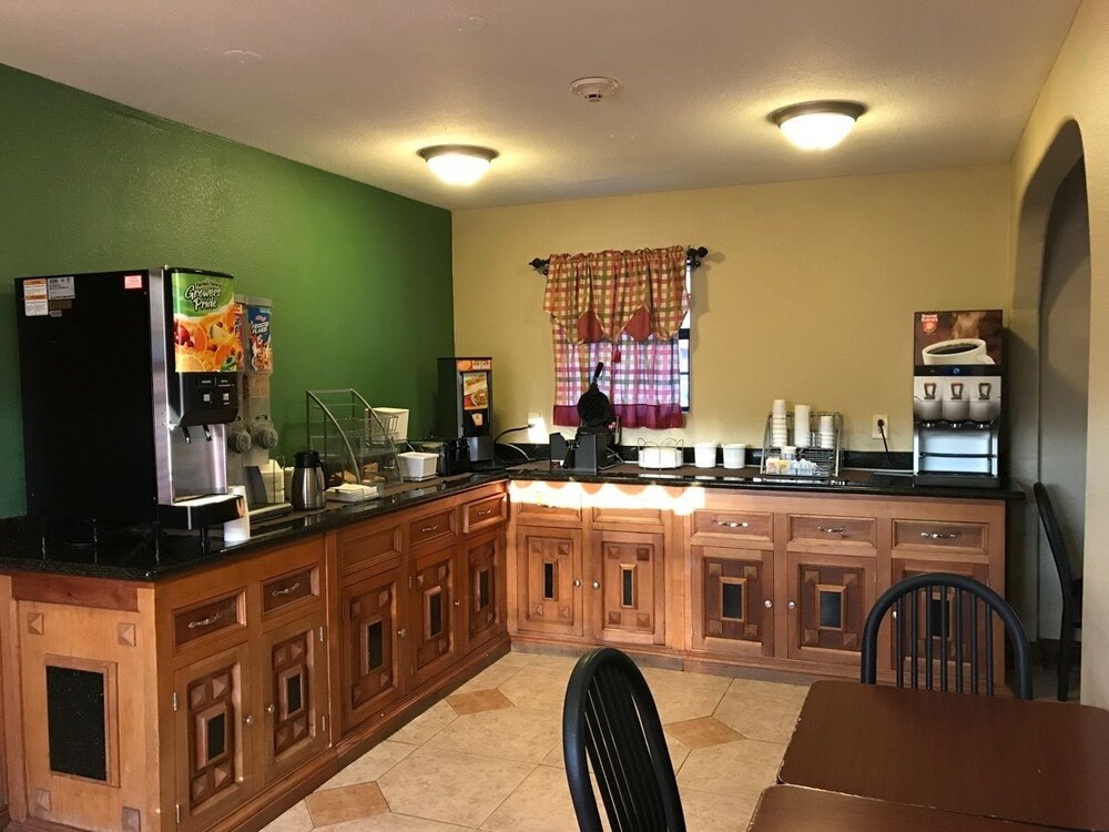 Sky Palace Inn and Suites Laredo - photo 29