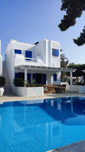 Capari Maisonette Mykonos Town Villa with Shared Pool — 4-Star Luxury Hotel in Mykonos, Greece