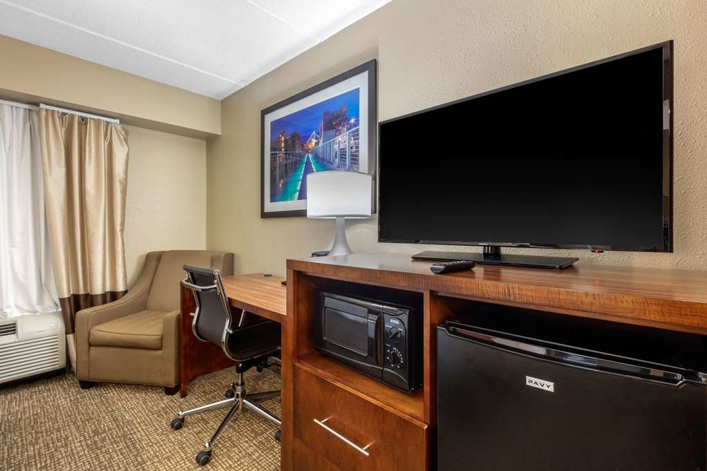 Comfort Inn & Suites Hamilton Place - photo 9