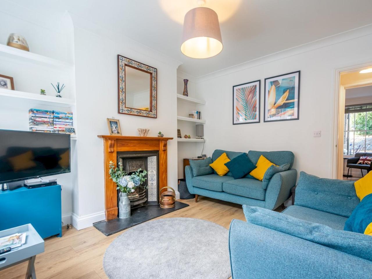 Cosy Terrace Within City Walls Ideal for Exploring Pass the Keys