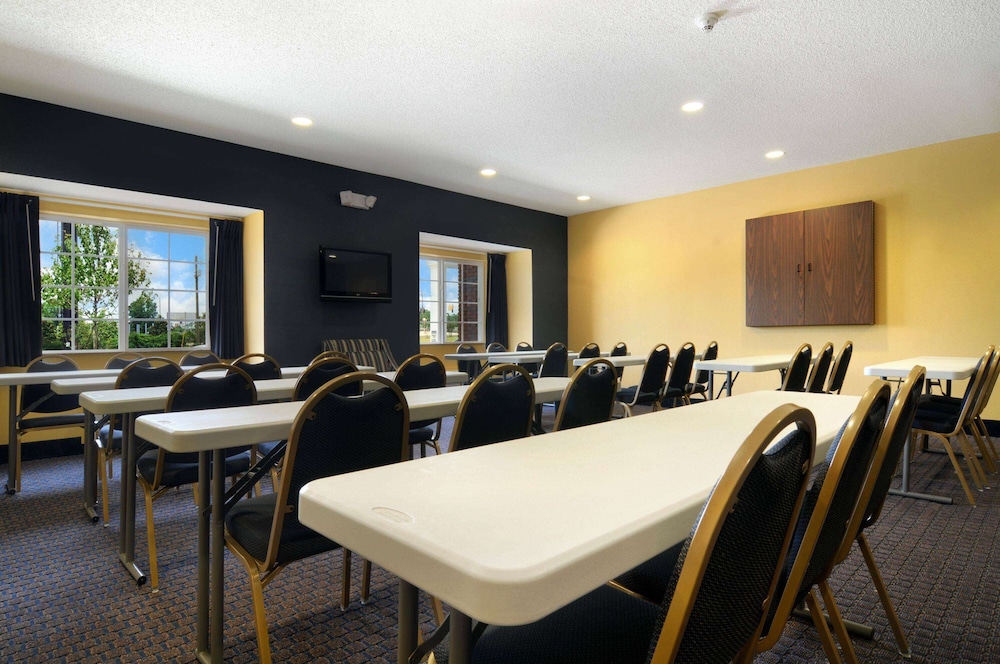 Microtel Inn & Suites by Wyndham Columbus Near Fort Benning - photo 66