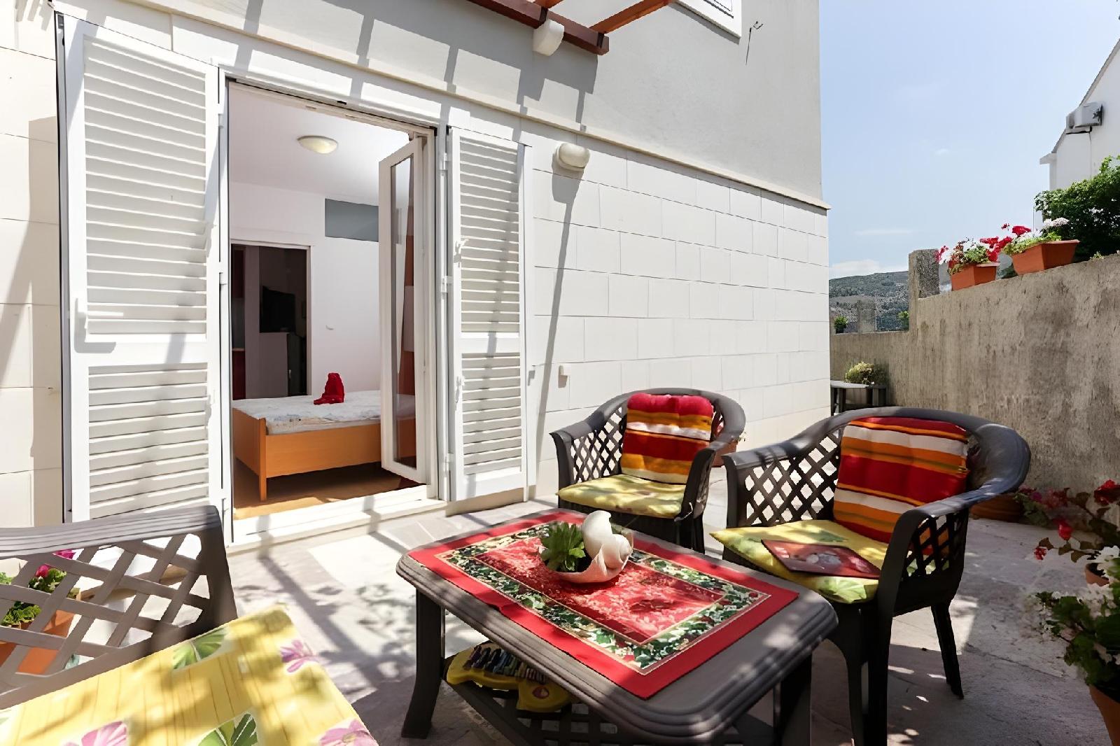 Charming Apartment in Dubrovnik 40 m Parking Included