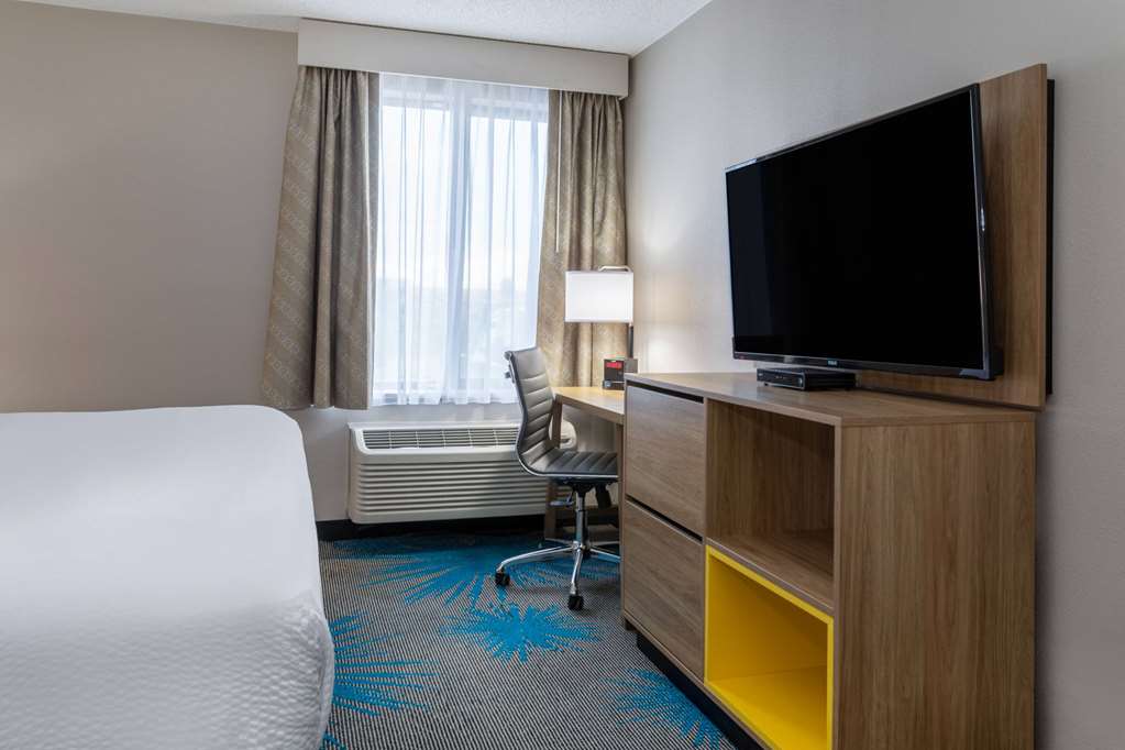 Days Inn & Suites by Wyndham Denver International Airport - photo 14
