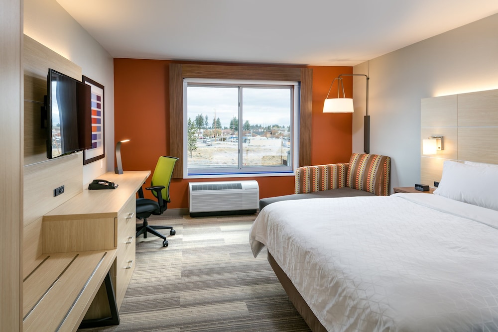 Holiday Inn Express & Suites Bend South by IHG - photo 14