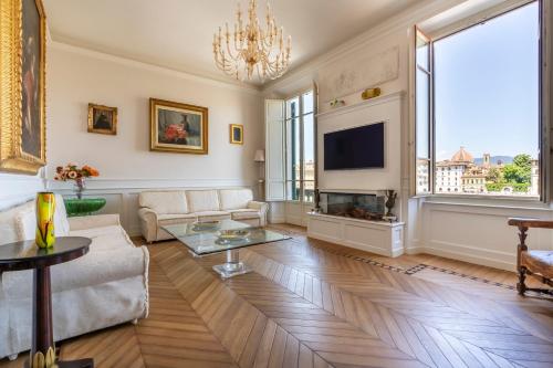 GOLDEN LUXE Sauna and Jacuzzi Duomo View Extra Luxe — 4-Star Luxury Hotel in Florence, Italy