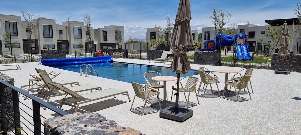 Zakia - last minute hotel in La Canada