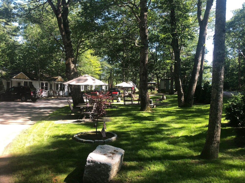 Hanscom's Motel and Cottages - photo 46