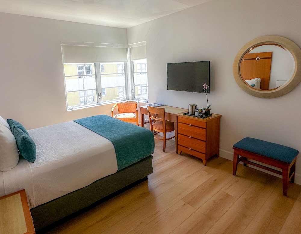 Avalon Hotel - photo 16