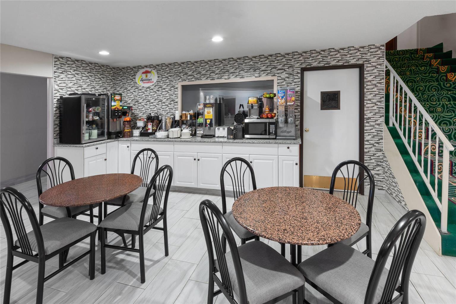 Super 8 by Wyndham Rock Port MO - photo 27