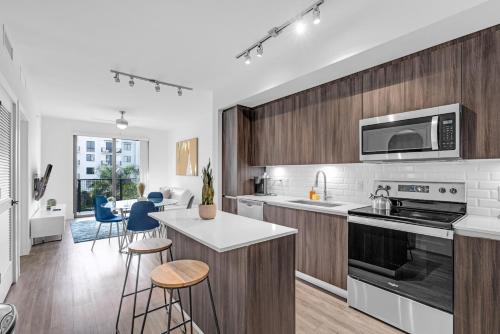 Sleek Doral Retreat 1 Bed Oasis With Free Parking — 4-Star Luxury Hotel in Hialeah Gardens, United States