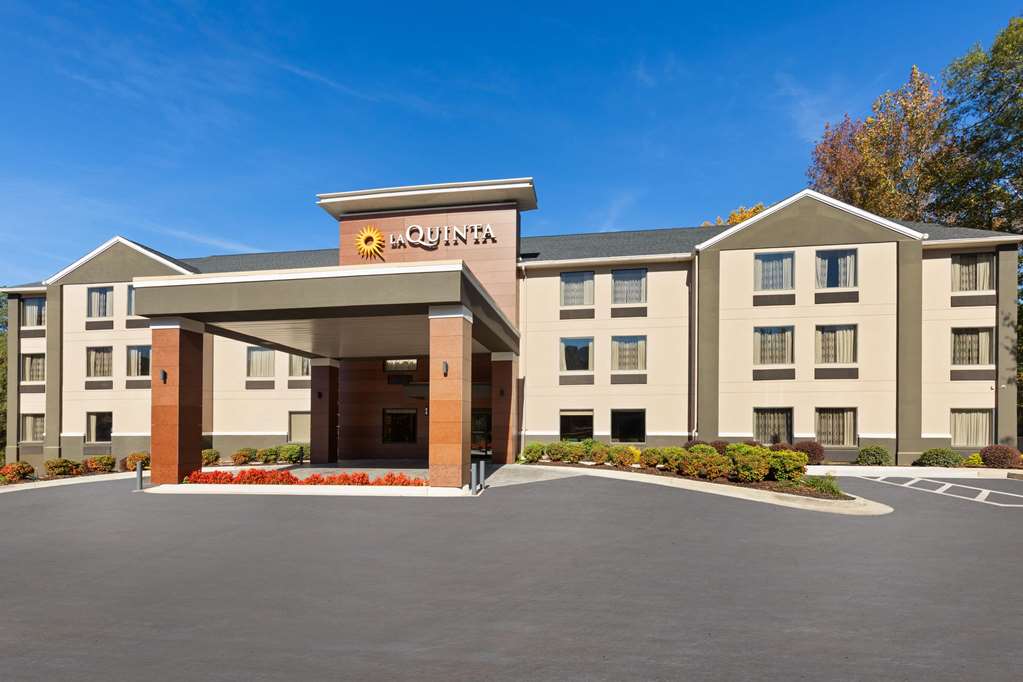 La Quinta Inn & Suites by Wyndham Snellville Stone Mountain — hotel in Snellville