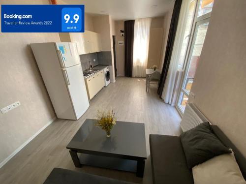 Nikas apartment with balcony in old Tbilisi — 4-Star Luxury Hotel in Tbilisi, Georgia
