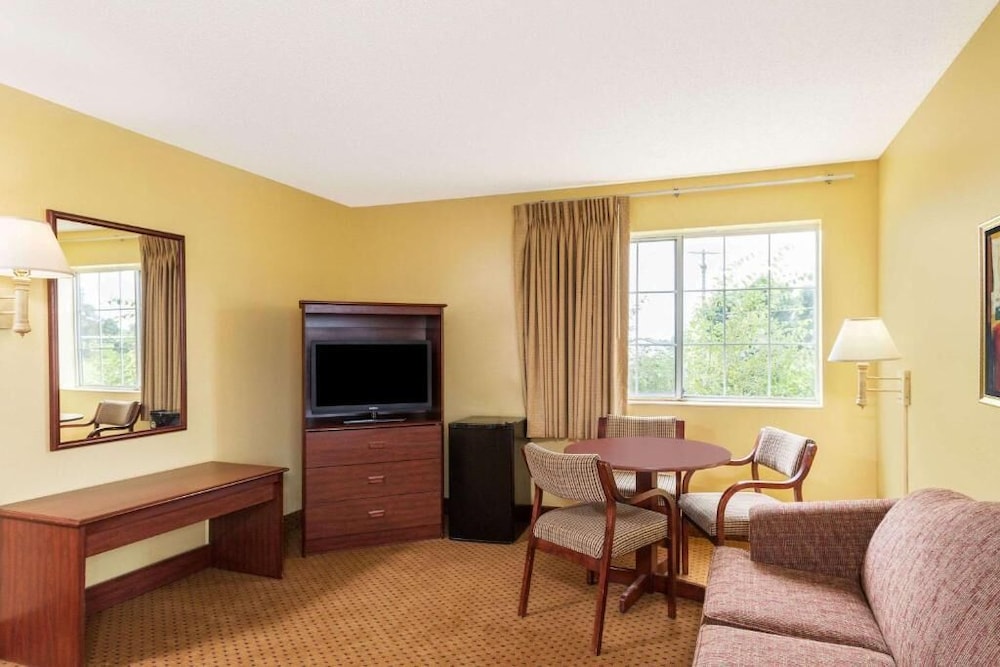 Western Inn & Suites - photo 6