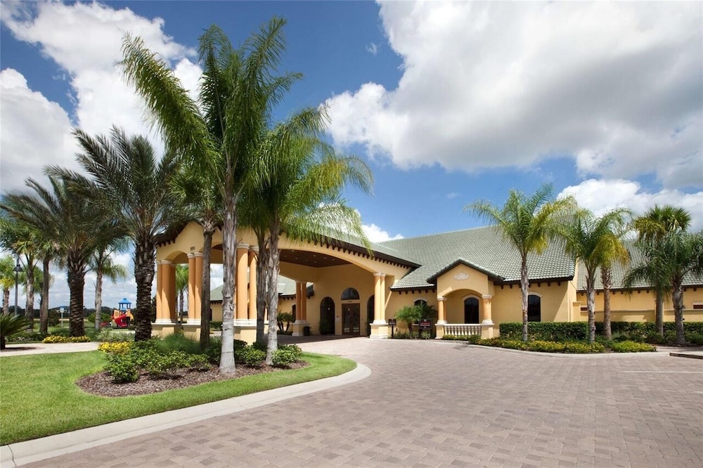Home Away from Home — 4-Star Luxury Hotel in Kissimmee, United States