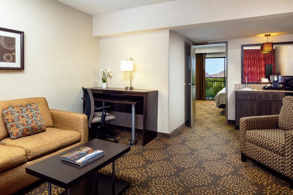 Holiday Inn & Suites Phoenix Airport North by IHG - photo 19