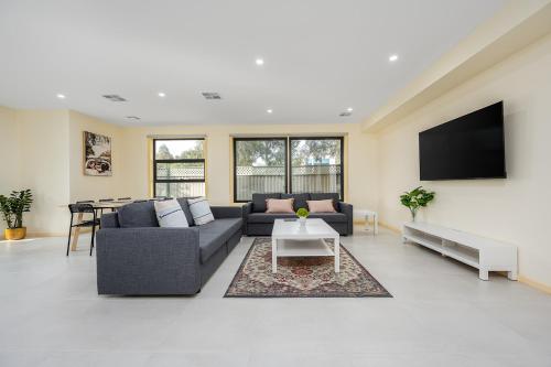 Westmeadow Breeze Skyline Stay 8 Min to Airport — hotel near Melbourne Airport
