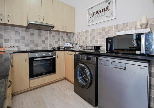 Unwind at Coral 2BR Bloubergstrand Beach Apt Walk to Beach