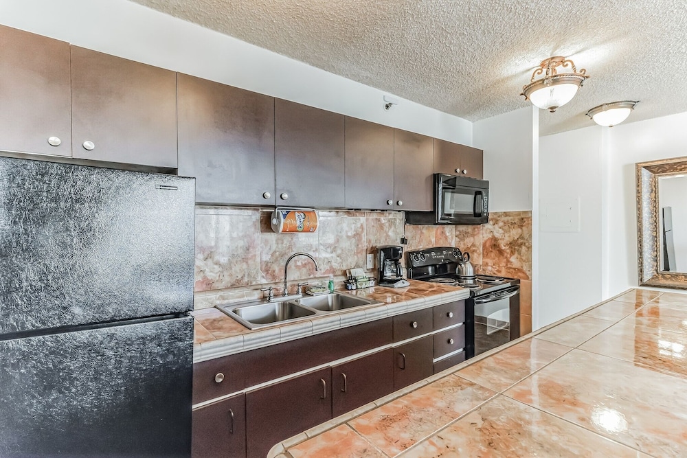 Waikiki Banyan Condo Located One Block From Waikiki Beach by Koko Resort Vacation Rentals - photo 59