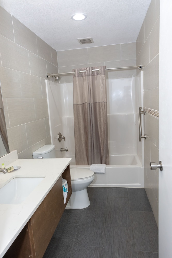 Value Inn Bellflower - photo 18