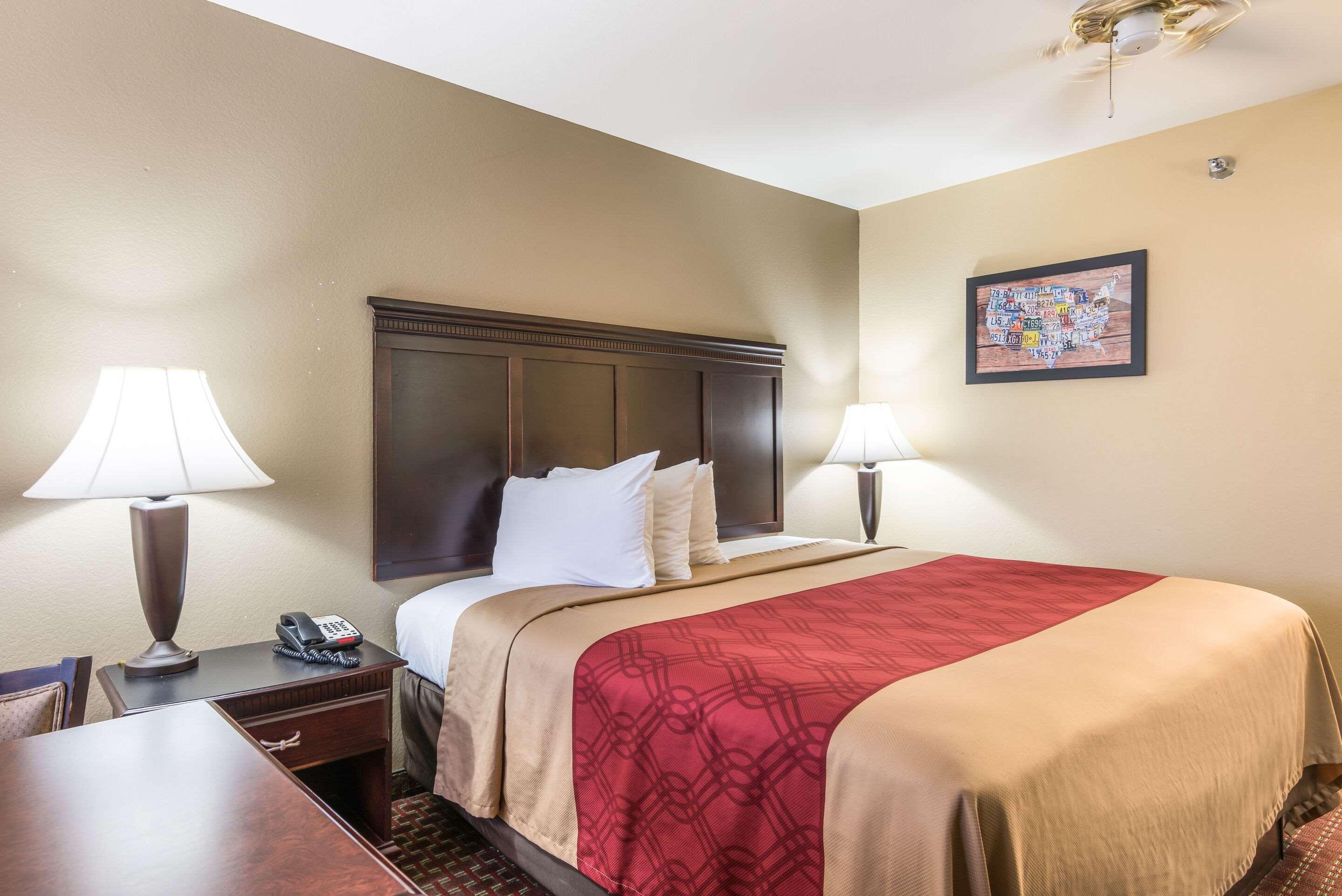 Bryant Inn & Suites - photo 54