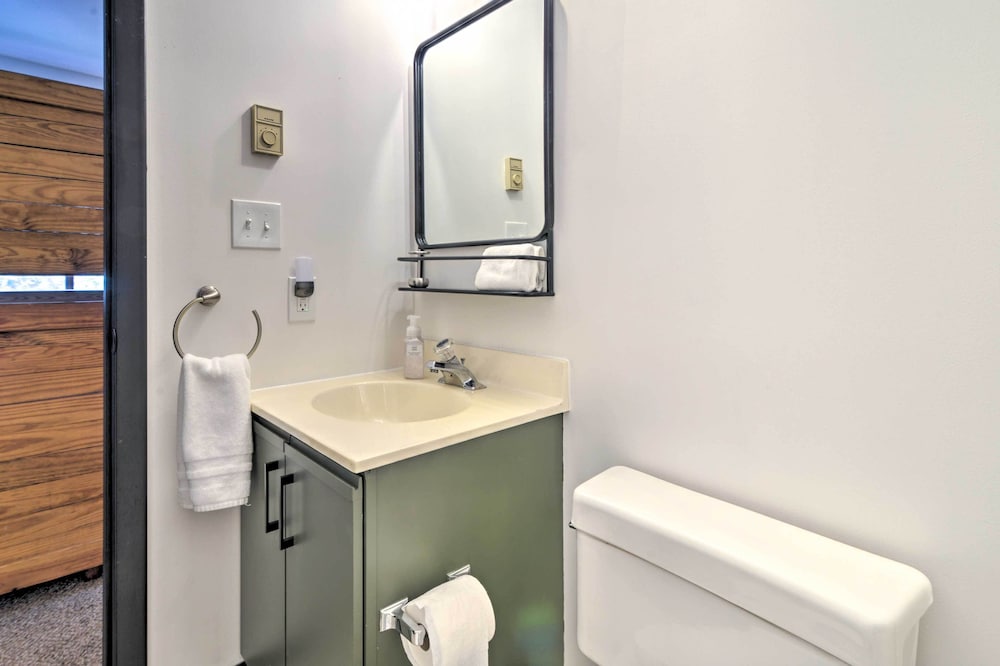 Swiss Mtn Condo 3 Mi to Seven Springs Resort — hotel in Painesville