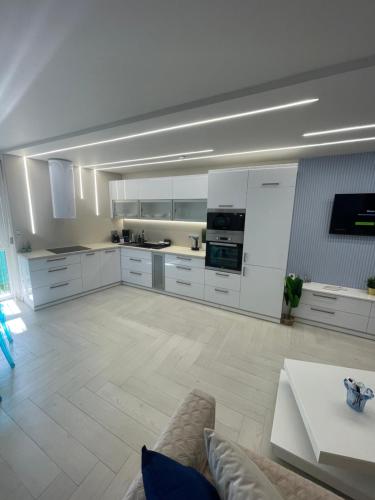 Kék Balaton Apartman — 4-Star Luxury Hotel in Balatonalmadi, Hungary
