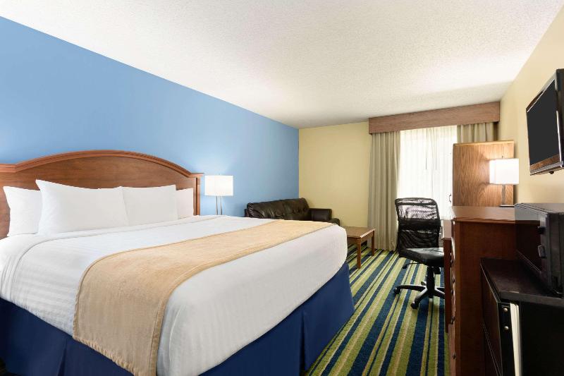 Days Inn by Wyndham Fargo West Acres - photo 12