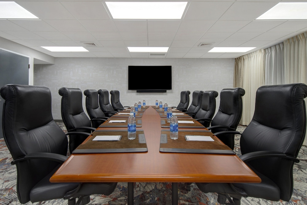 Crowne Plaza Auburn Hills by IHG - photo 64