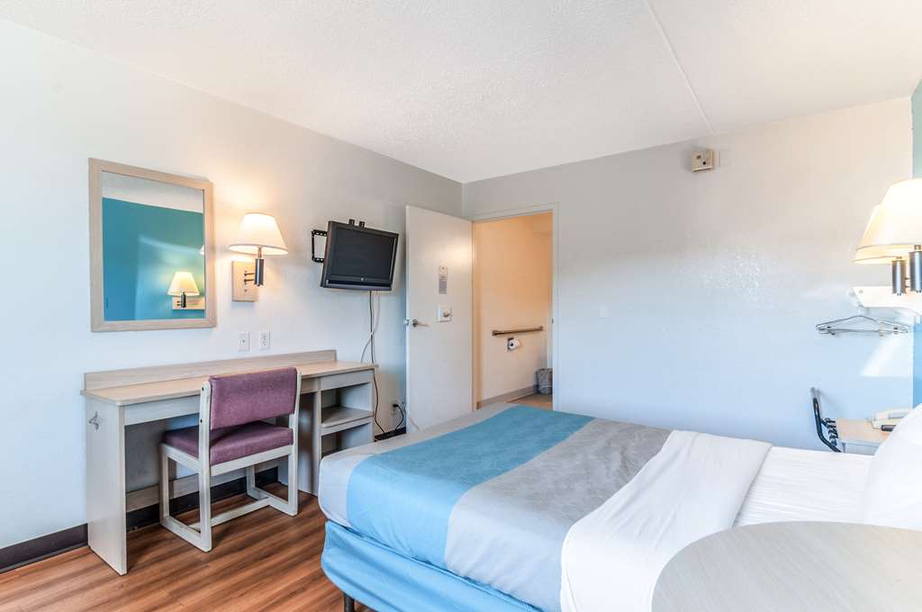 Motel 6 Detroit NW Farmington Hills - photo 4