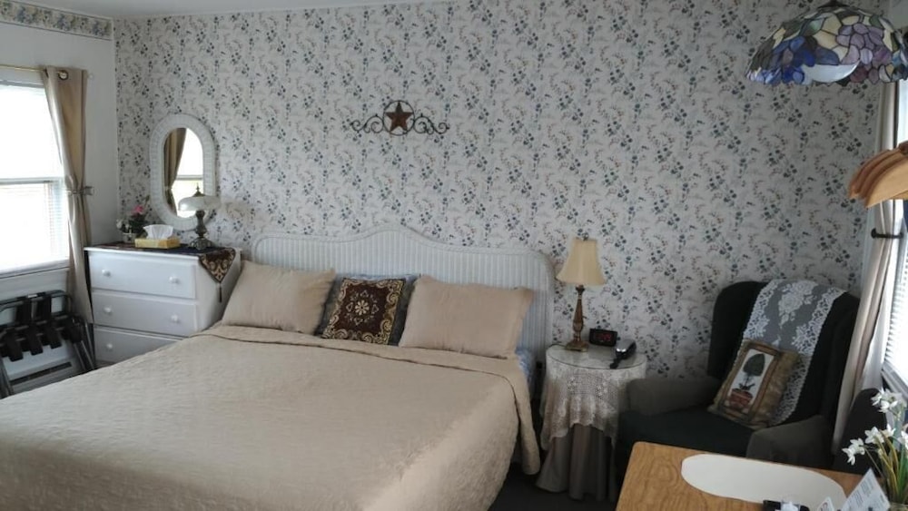 Midway Lodging - photo 10