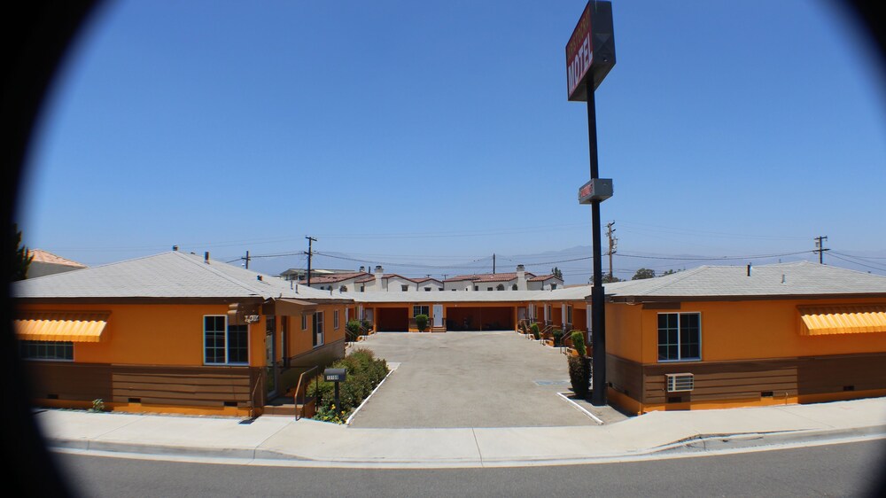 Aristocrat Motel - photo 21