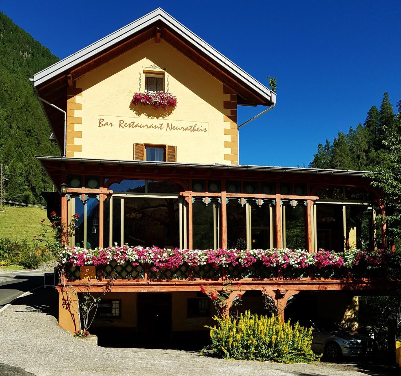 Gasthof Neuratheis - carbon neutral hotel in Senales
