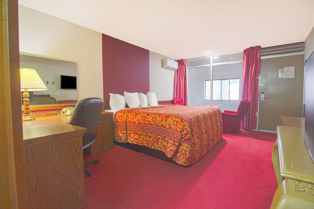 HomeTown Inn by OYO Liberal KS - photo 13