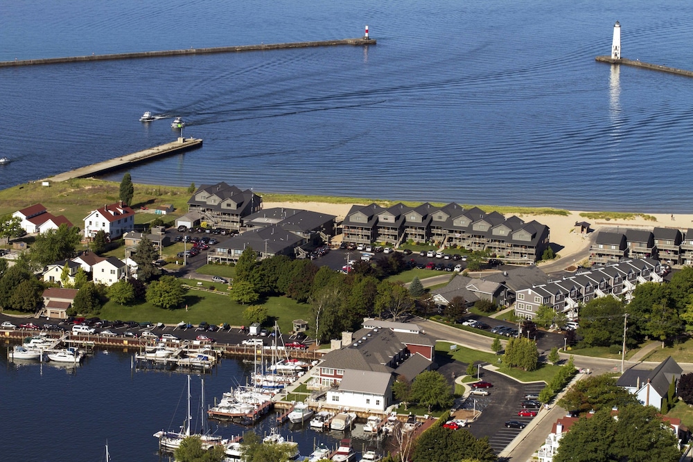 Harbor Lights Resort in Frankfort, United States