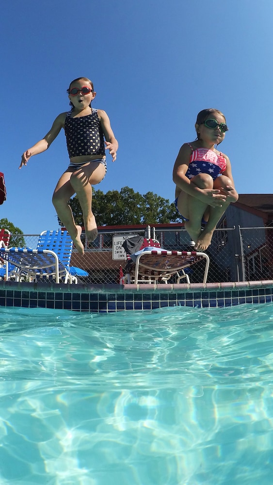 Williamsburg RV & Camping Resort - photo 8