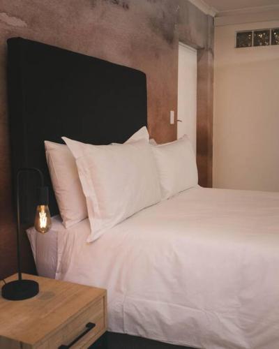 Sea Point Gem: 2Br 2Ba & Solar