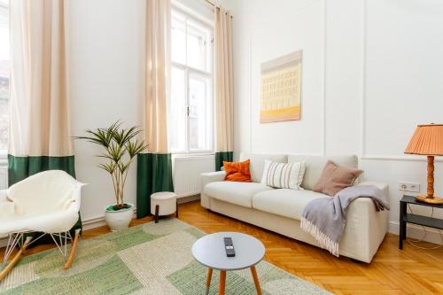 2BR Modern Elegance w Sauna and AC by NeWave — 4-Star Luxury Hotel in Budapest, Hungary